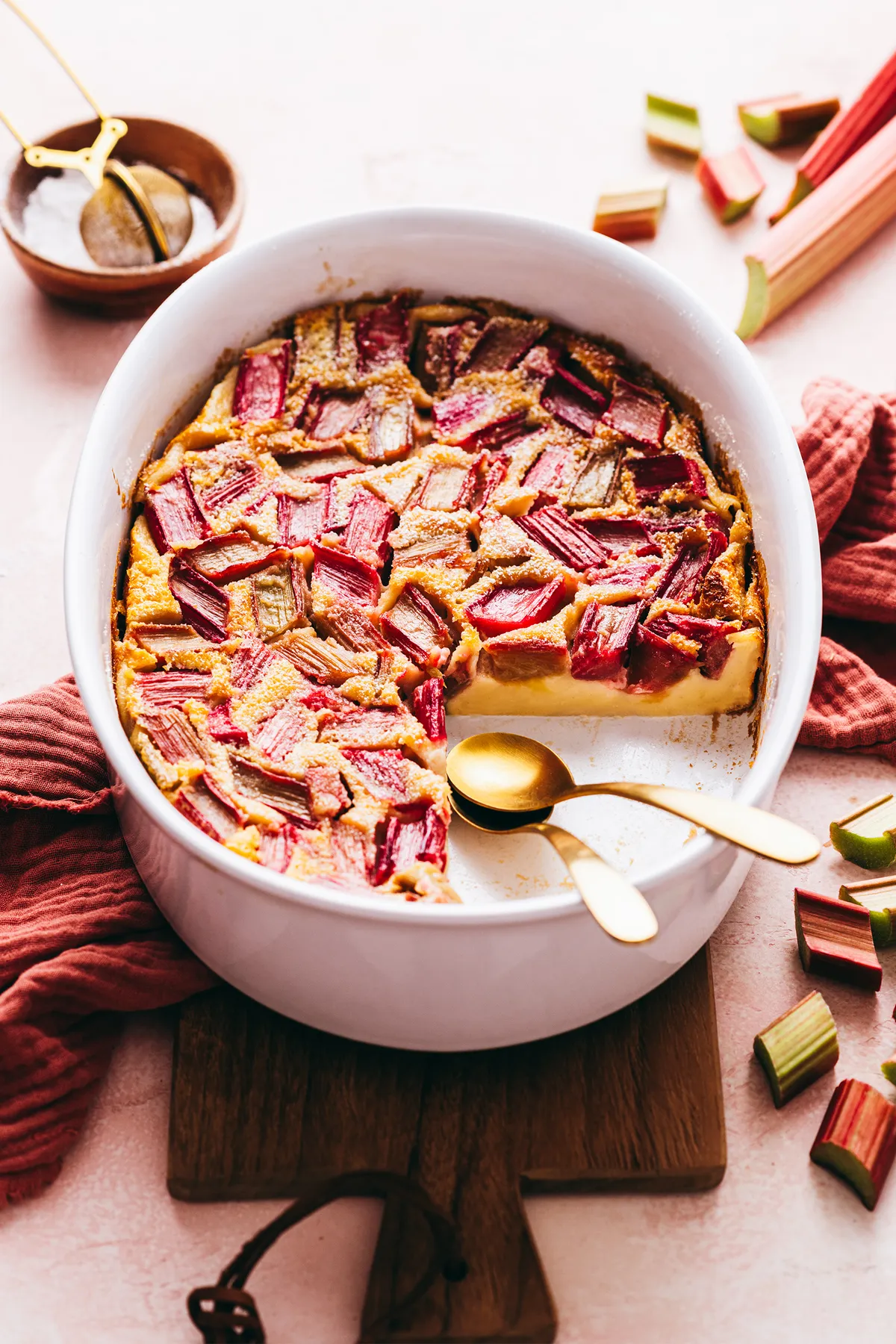 Clafouti rhubarbe : la recette de saison et les gestes pro pour une texture parfaite